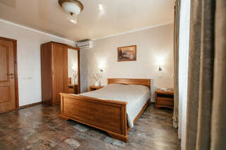 Гостевой дом Мераба Судак Семейный номер с видом на море-9