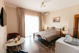 Гостевой дом Мераба Судак Двухместный номер Делюкс с 1 кроватью и видом на замок-1