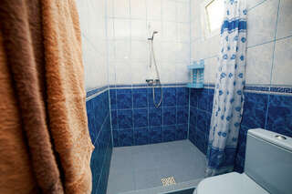 Гостевой дом Мераба Судак Семейный номер с видом на море-10