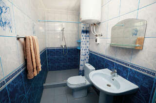 Гостевой дом Мераба Судак Семейный номер с видом на море-12