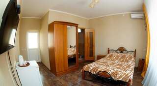 Гостевой дом Мераба Судак Двухместный номер Делюкс с 1 кроватью + дополнительная кровать-7