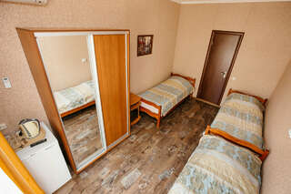 Гостевой дом Мераба Судак Бюджетный двухместный номер с 2 отдельными кроватями-1