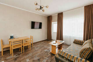 Гостевой дом Мераба Судак Люкс с кроватью размера «king-size» и видом на море-7