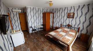 Гостевой дом Мераба Судак Двухместный номер Делюкс с 1 кроватью + дополнительная кровать-5