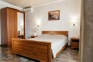 Гостевой дом Мераба Судак Семейный номер с видом на море-6